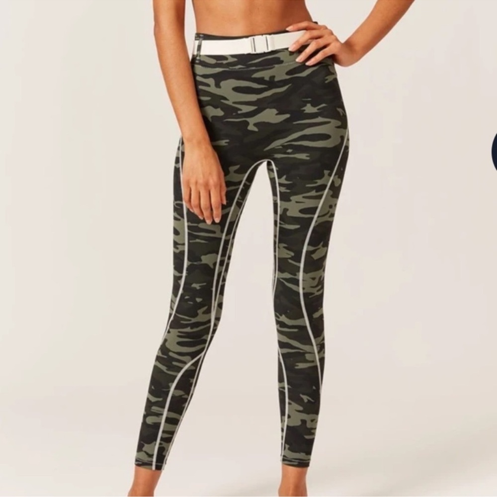 NWT SOLID & STRIPED X BANDIER CAMO LEGGINGS WITH BELT BAG POUCH